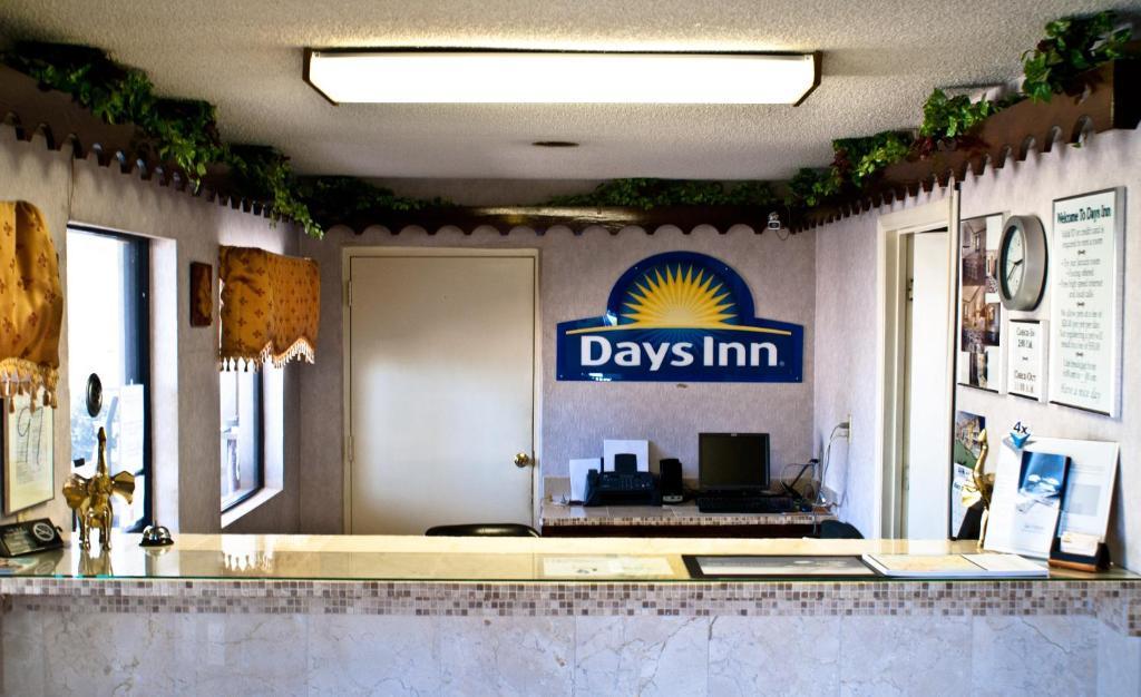 Days Inn By Wyndham Opelika Bagian luar foto